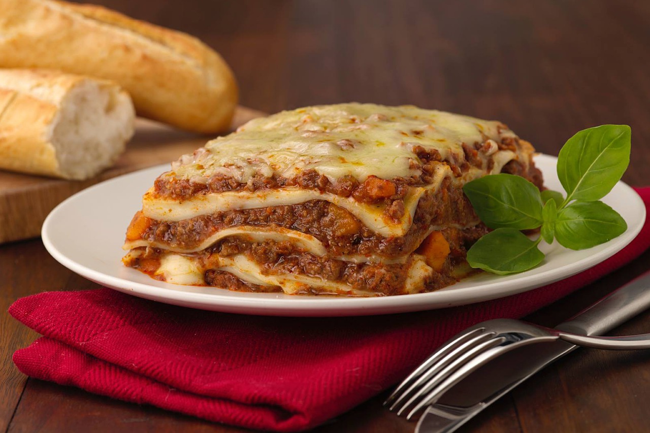 Chef Annalyn Frame Food Lasagna Pasta Dish Cuisine - romjanaly / Pixabay